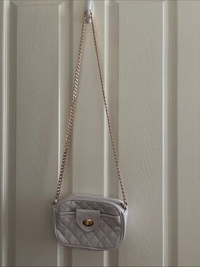 Ariana Grande Perfume Quilted Crossbody Shoulder Bag in white  with Gold Chain